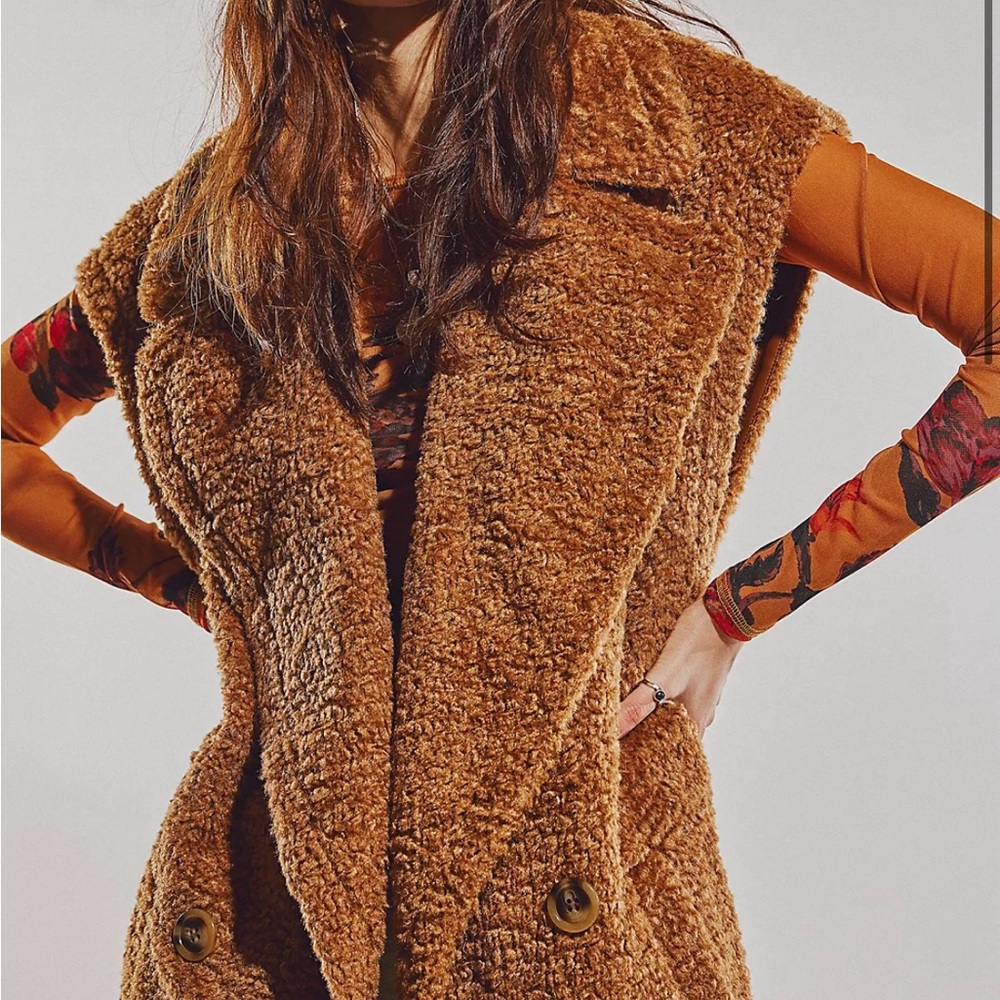 SOLD OUT on Ⓜ️ Free People Cozy Time Teddy Longline Vest Cashew Sherpa - Picture 3 of 8